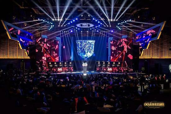 次陷入玻璃 次陷入玻璃