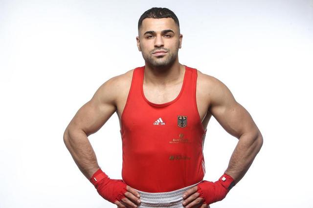 闭门进行 闭门进行